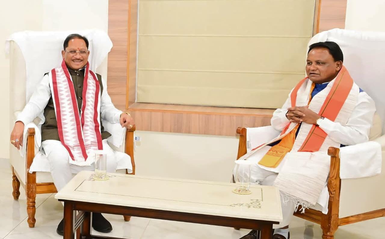 मुख्यमंत्री विष्णु देव साय ने ओडिशा के मुख्यमंत्री मोहन चरण माझी से की सौजन्य भेंट…. 10 MXMX