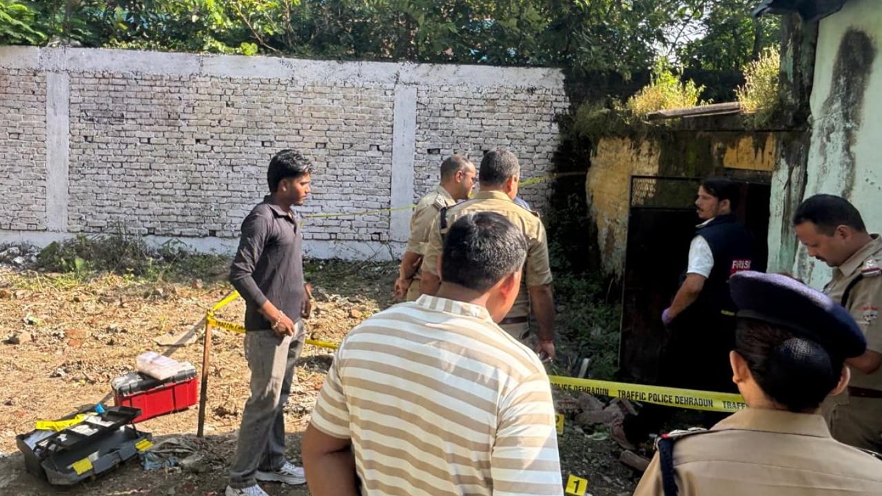 महिला की गोली मारकर हत्या, पुलिस को फोन कर पति ने दी सूचना; फिर मोबाइल बंद कर फरार 4 dehradun police 89c01e116d989156f336eebd25c80fb1