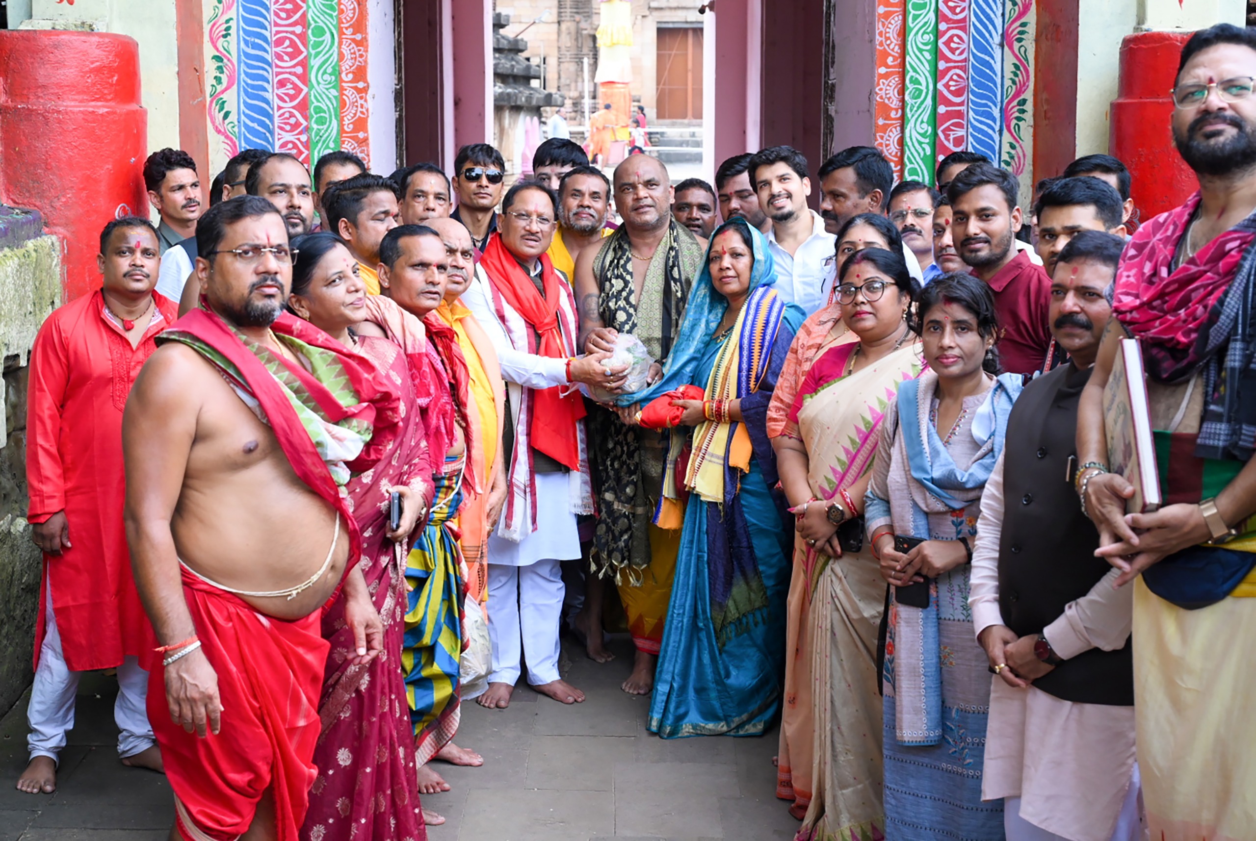 भगवान लिंगराज के दर्शन कर मुख्यमंत्री विष्णु देव साय ने की प्रदेश की सुख-समृद्धि और खुशहाली की कामना…. 3 ggm