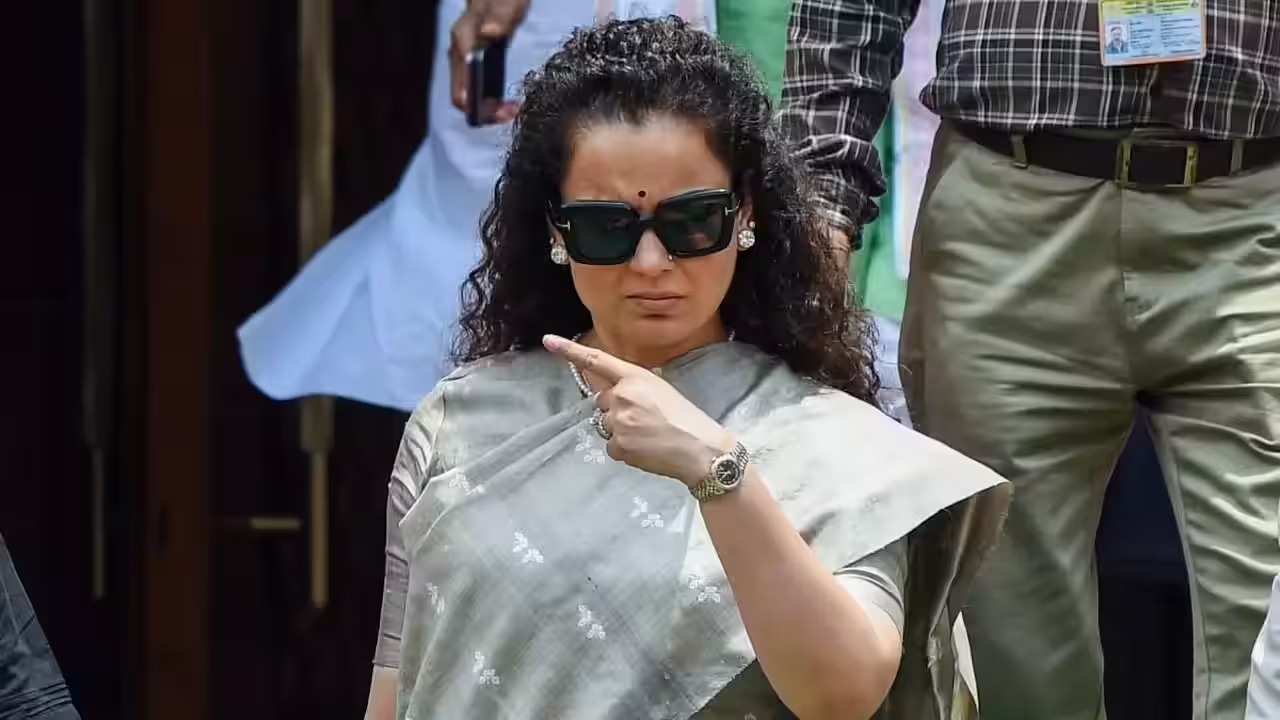 मंडी में अधिकारियों पर भड़कीं कंगना रनौत