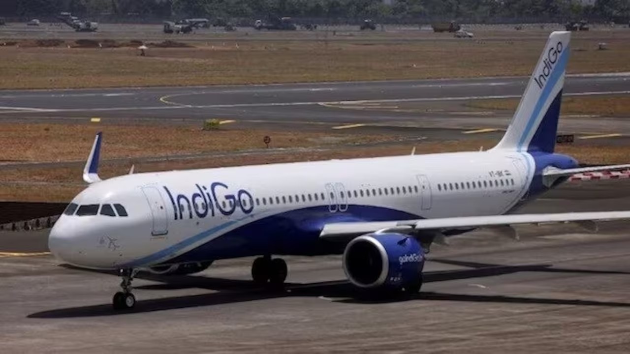 इंजन में खराबी के बाद गोवा लौटी IndiGo की फ्लाइट, यात्रियों में मचा हड़कंप 4 इंजन में खराबी के बाद गोवा लौटी IndiGo की फ्लाइट