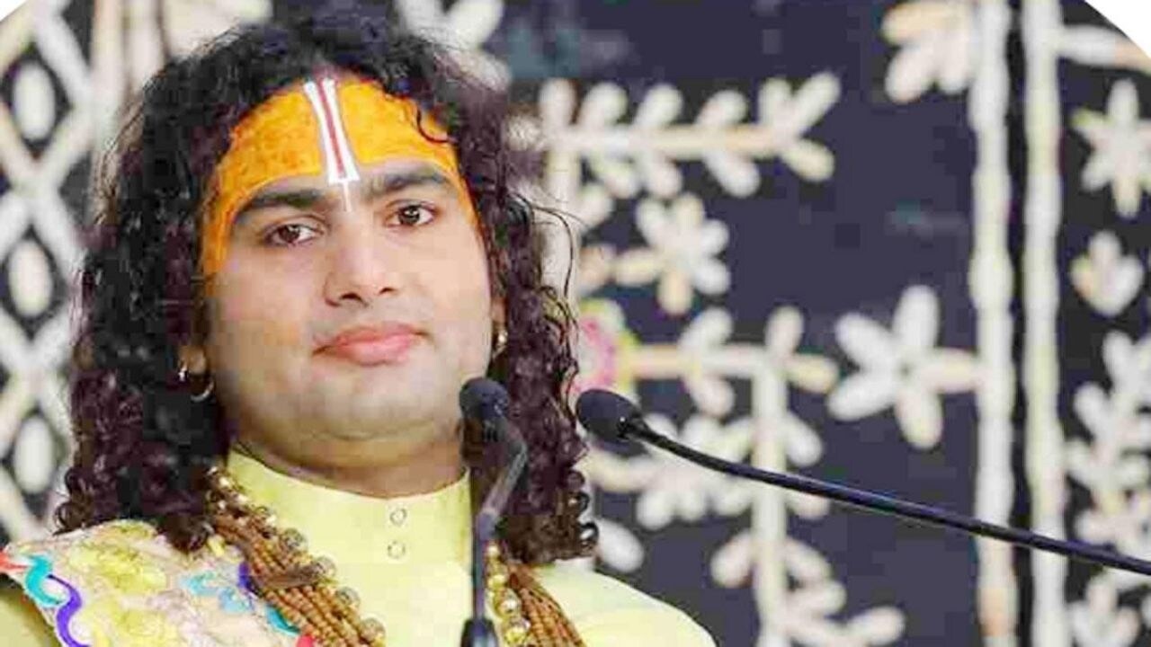 अनिरुद्धाचार्य का प्यार पर बयान वायरल, बोले- प्रेम से पहले आधार कार्ड देख लेना चाहिए 2 अनिरुद्धाचार्य का प्यार पर बयान वायरल