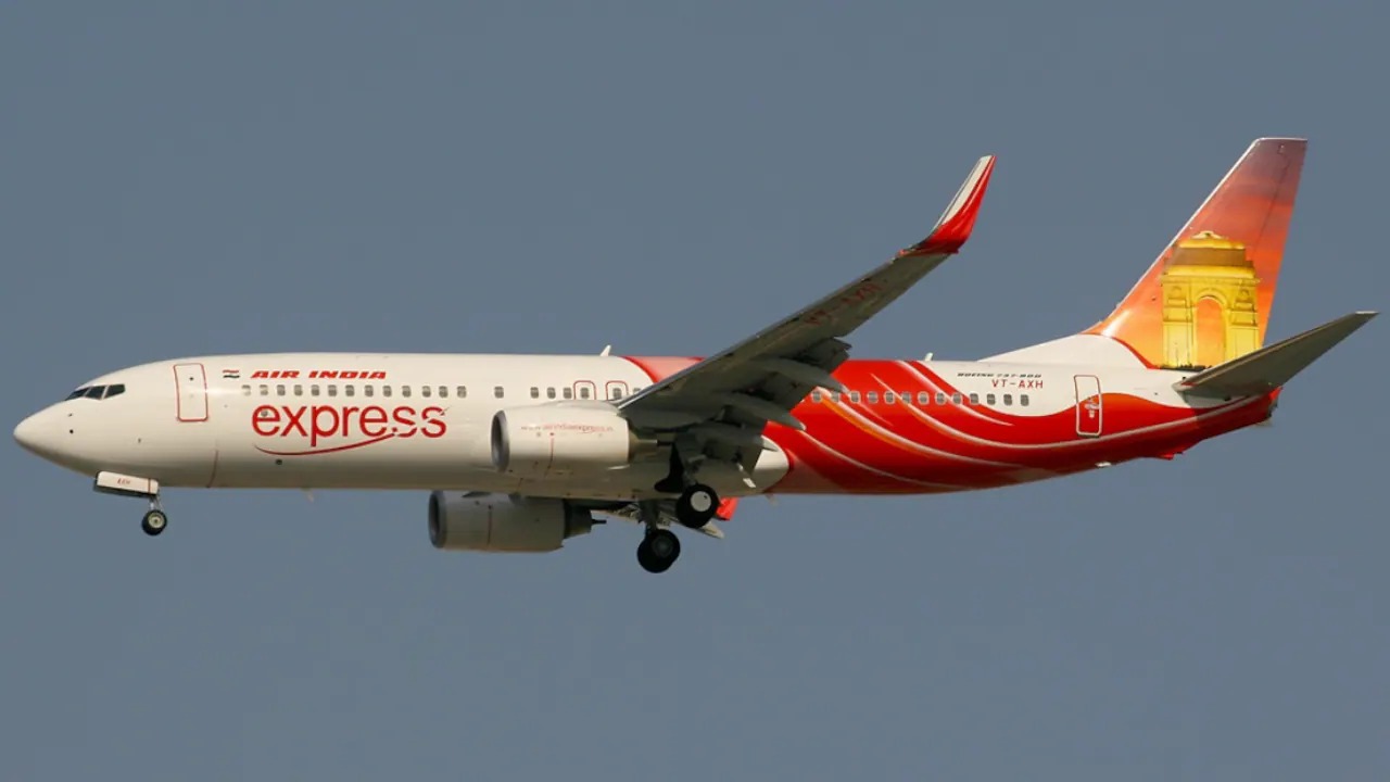 Ahmedabad Flight Emergency Landing: Bomb Threat मामले में हुए हैरान कर देने वाले खुलासे ! जांच जारी 2 Ahmedabad Flight Emergency Landing