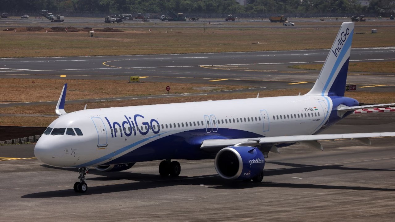 दोहा से बेंगलुरु जा रही IndiGo फ्लाइट मस्कट डायवर्ट, हवा में हुई मेडिकल इमरजेंसी 3 दोहा से बेंगलुरु जा रही IndiGo फ्लाइट मस्कट डायवर्ट