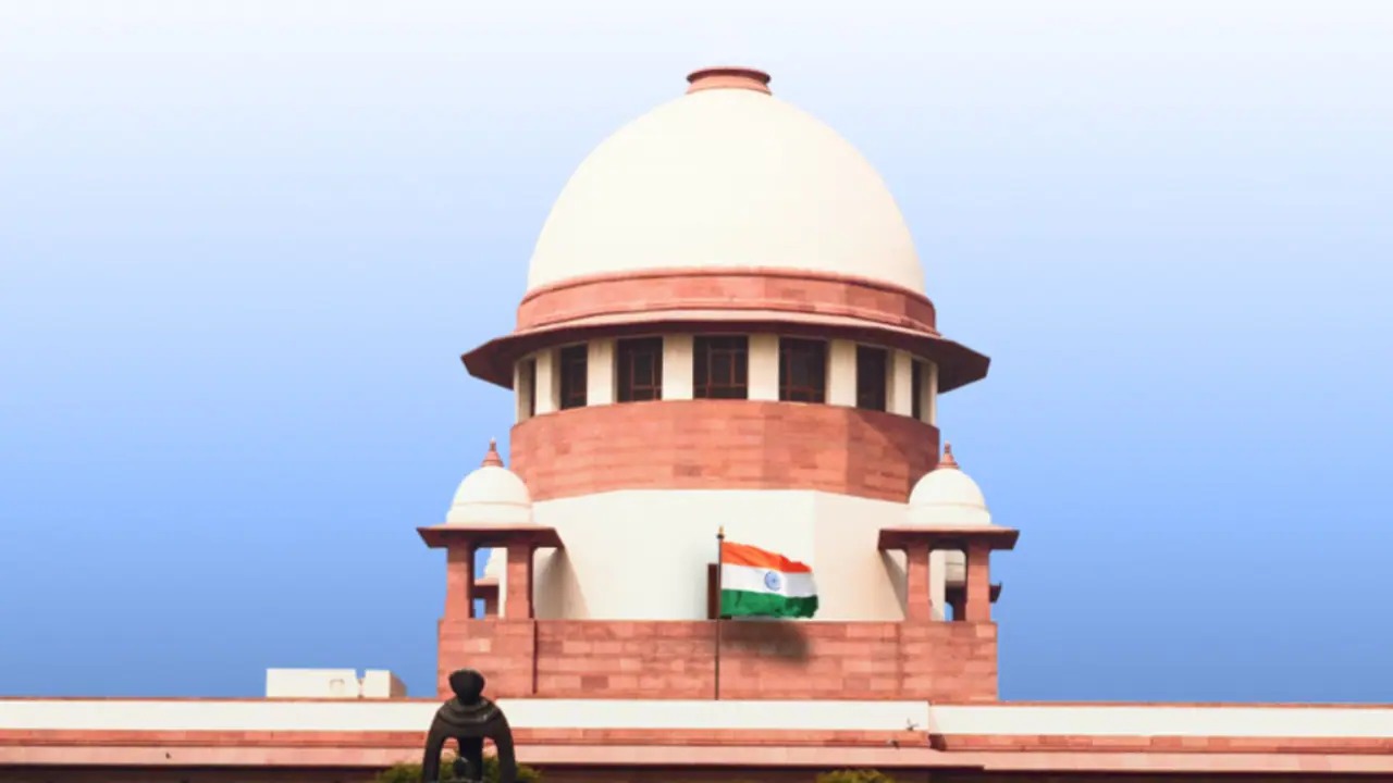 स्कूलों में एंट्री और वीडियो बनाने पर रोक के खिलाफ याचिका खारिज, सुप्रीम कोर्ट का बड़ा फैसला 2 स्कूलों में एंट्री और वीडियो बनाने पर रोक के खिलाफ याचिका खारिज